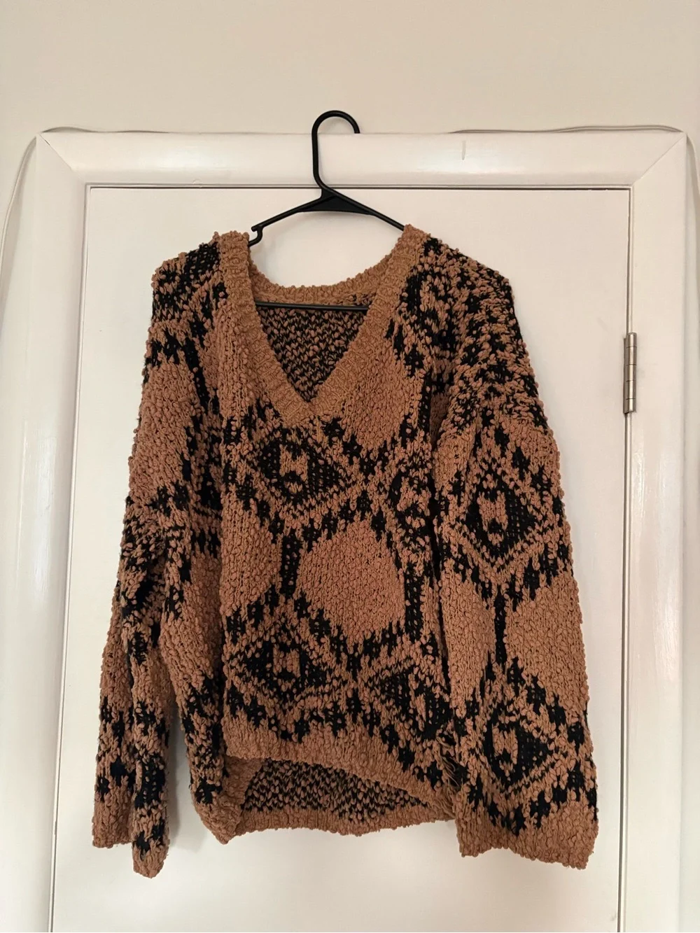 Cozy V-Neck Patterned Sweater in Brown and Black